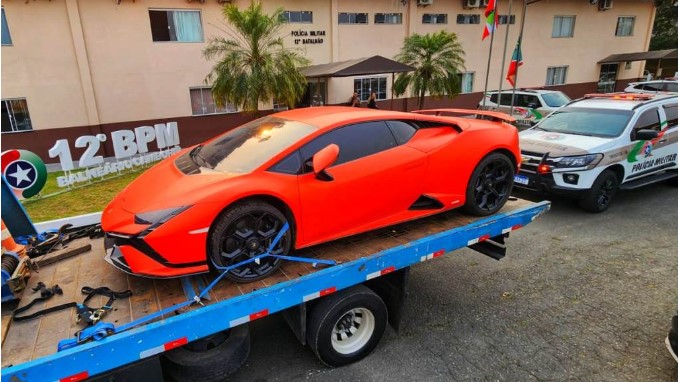 Carro de R$ 5 milhões é apreendido durante operação policial em SC