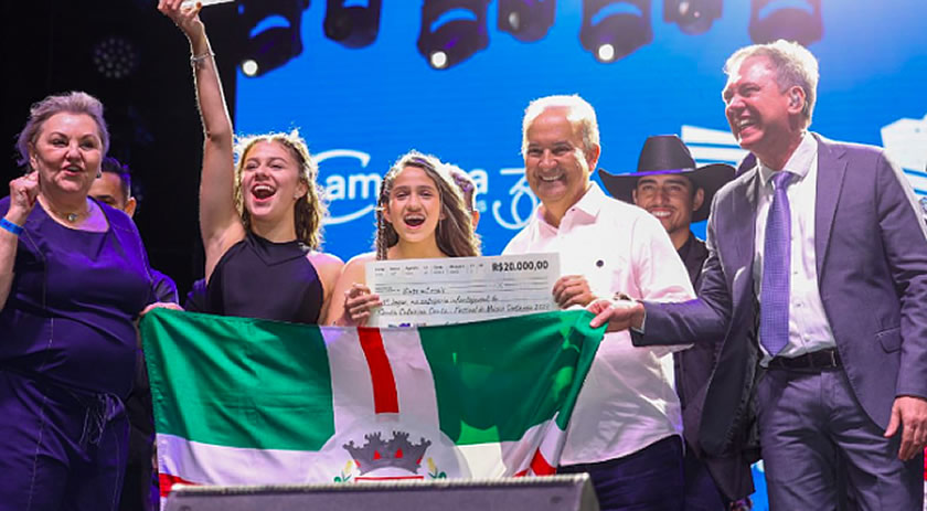 Cantoras do Oeste se consagram campeãs do Festival Sertanejo de SC
