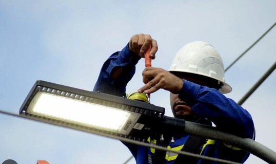Nova empresa assume serviço de iluminação pública