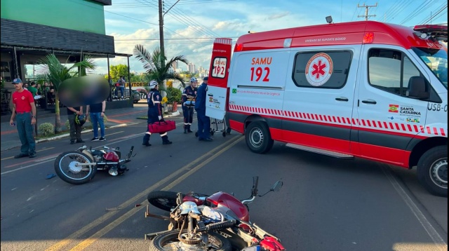 Colisão entre motos deixa três jovens feridos