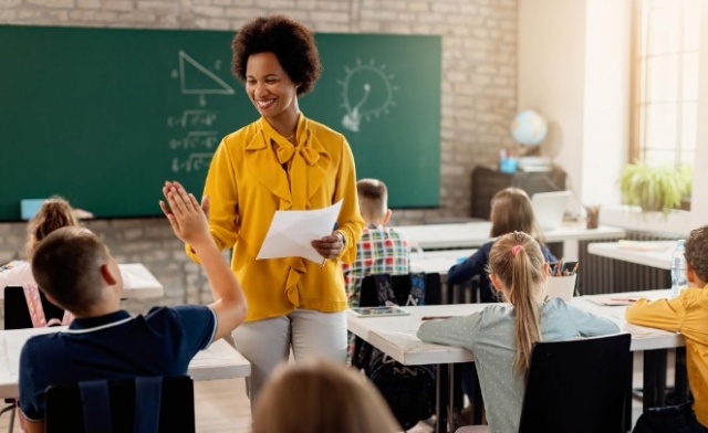 MEC abre seleção para 80 mil bolsas de iniciação à docência