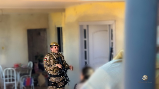 PM monta operação e prende mulher por tráfico de drogas