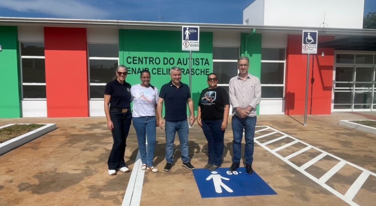 Autoridades acompanham fase final da obra da sede da Associação de Pais e Amigos dos Autistas