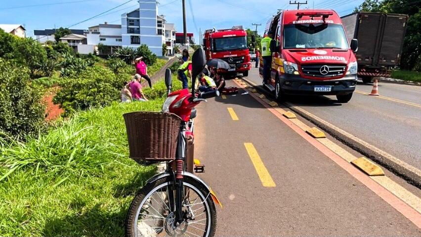 Gestante é atropelada por ciclomotor na ciclofaixa