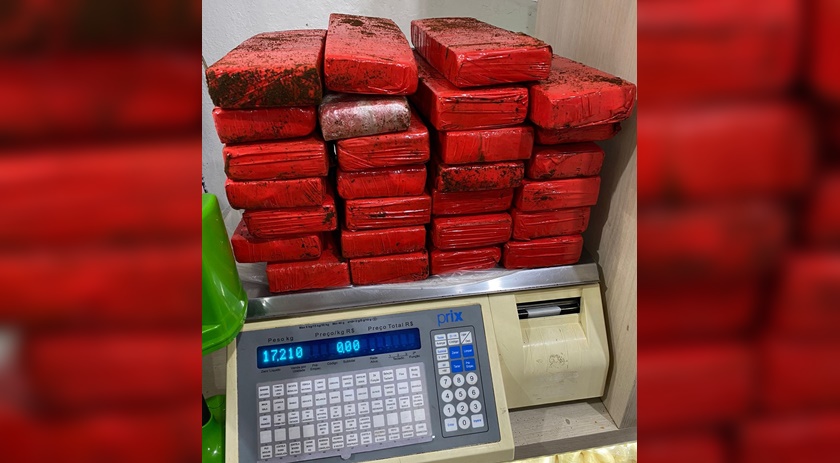 Polícia Militar apreende 17 kg de maconha em abordagem a ônibus