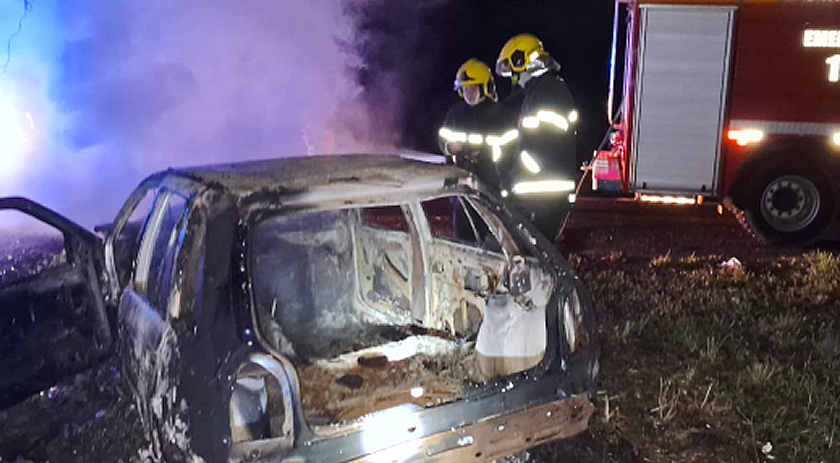 Carro é encontrado em chamas na BR-158