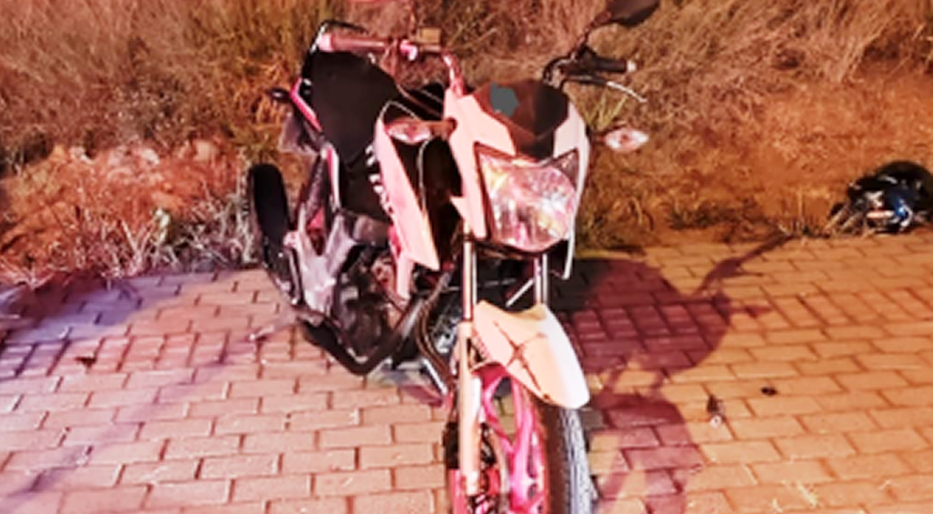 Moto envolvida em “racha” foge da PM, se envolve em acidente e piloto e passageira são encaminhados ao hospital