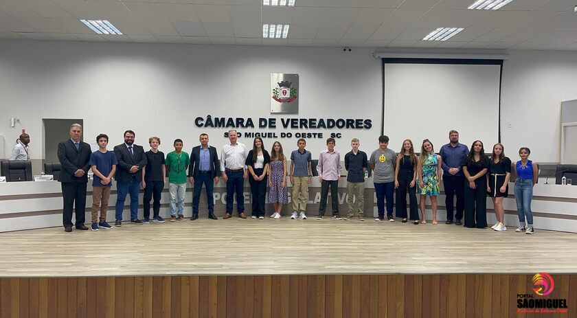 Câmara realiza solenidade de posse da 3ª legislatura de vereadores mirins em São Miguel do Oeste
