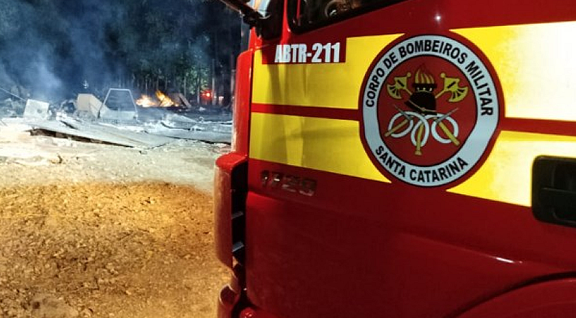 Incêndio destrói aviário no interior