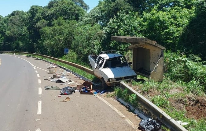 Roda traseira se solta de Pampa e causa capotamento no Meio-Oeste