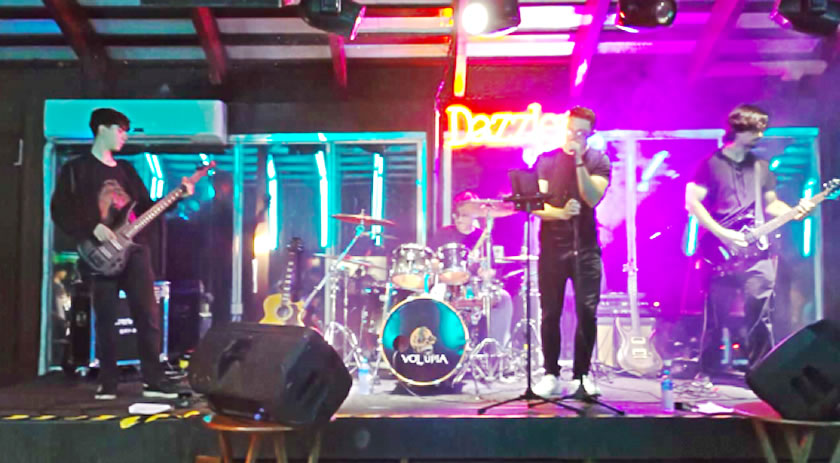 São Miguel Rock in Concert agita a noite com quatro bandas e casa cheia no Dazzler Pub