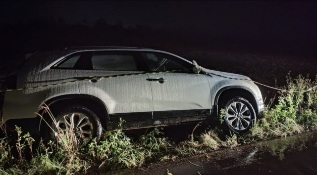 Homem fica ferido após saída de pista