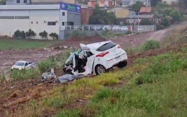 Mãe e bebê de 11 meses morrem em acidente na BR-282