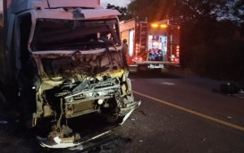 Colisão entre caminhões deixa um dos motoristas feridos no Oeste de SC