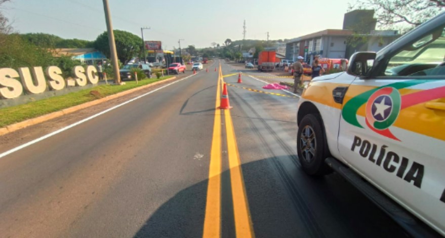 Menina de 11 anos morre após ser atropelada por caminhão no Oeste