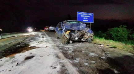 Acidente entre dois veículos deixa três feridos na BR-153