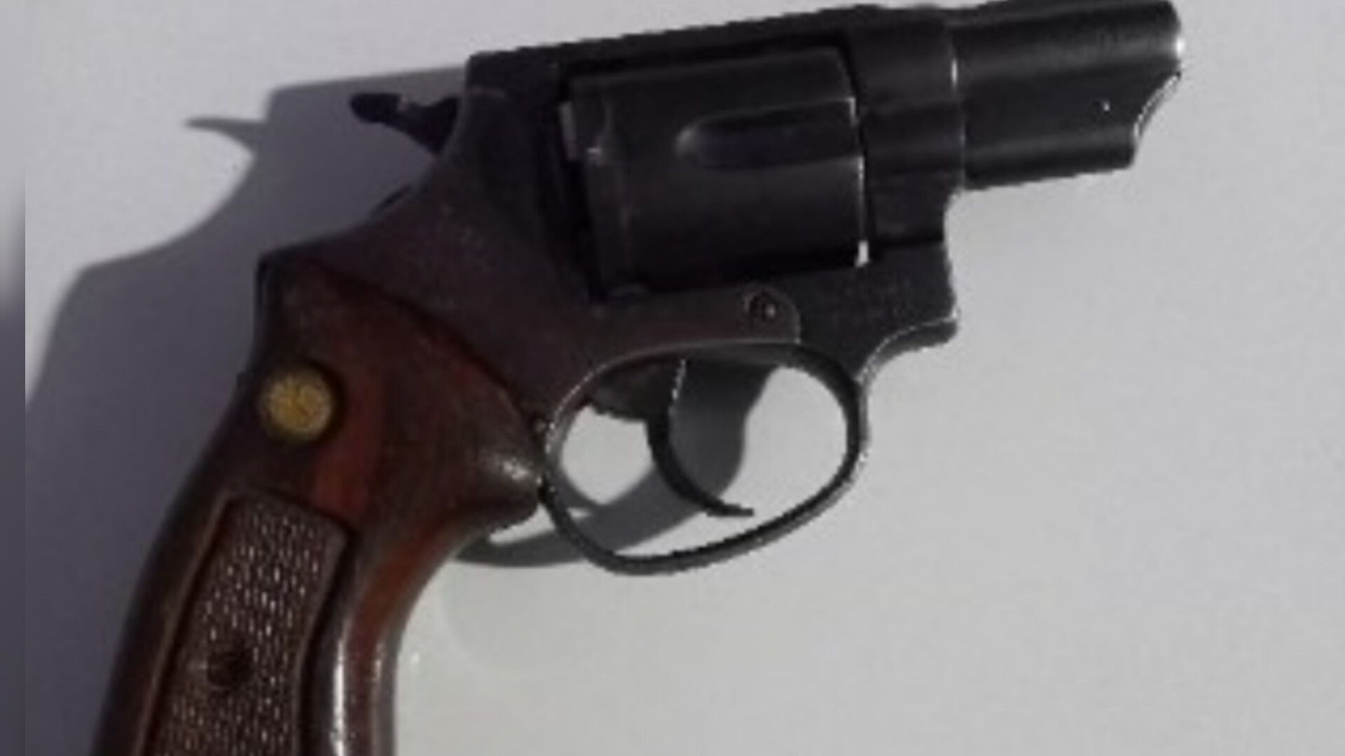 Jovem ameaça moradores com arma de fogo e acaba detido