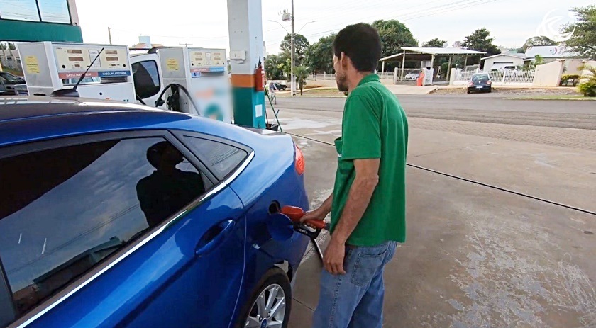 Gasolina atinge R$ 6 em SC no governo Lula pela primeira vez