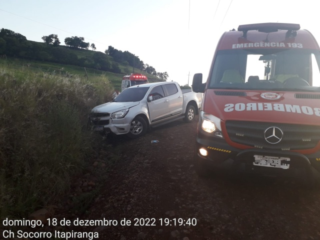 Condutor de caminhonete fica ferido após sofrer acidente no interior do município