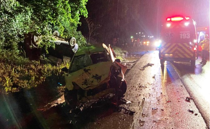 Motorista morre em colisão frontal entre automóveis na BR-282