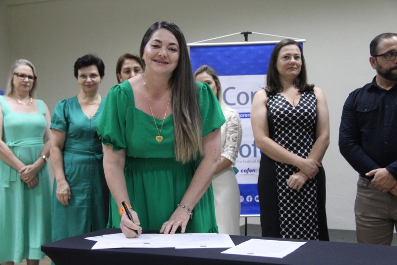 Colaboradora do HRTGB é empossada na nova gestão do Coren-SC