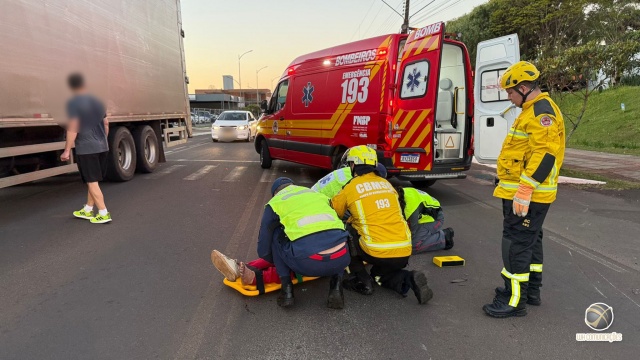 Motociclista fica ferido após colisão com carro