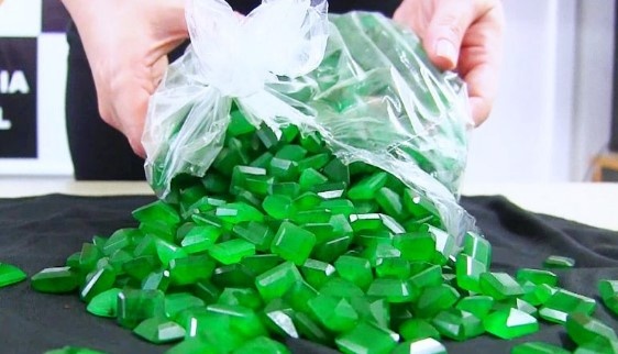 Operação sigilosa busca pedras preciosas e documentos em SC