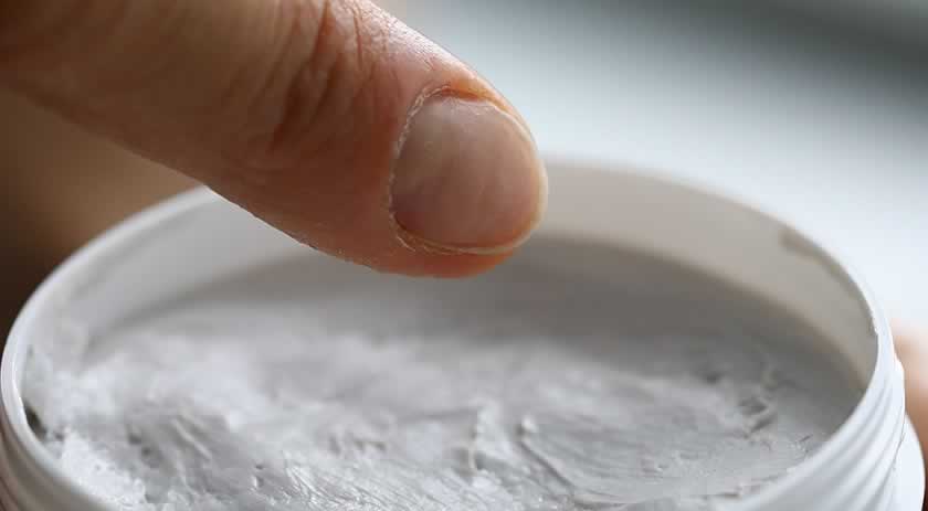 Pomadas para cabelos que não apresentam riscos aos consumidores têm a venda liberada pela Anvisa