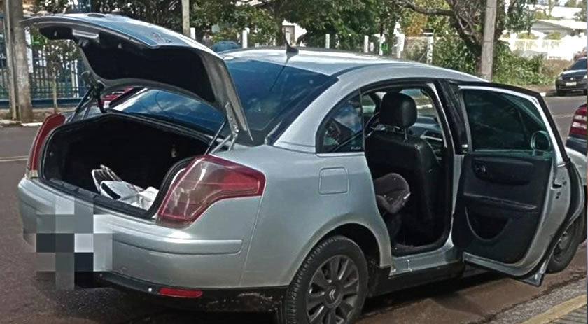 Carro com mais de R$ 23 mil em débitos é apreendido