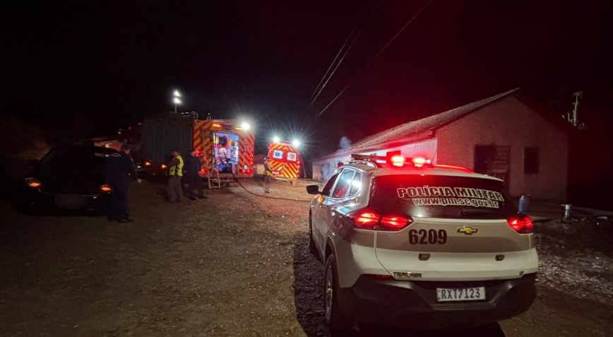 Boate é invadida, alvejada a tiros e incendiada