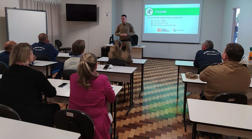 Militares da reserva passam por capacitação para atuarem em escolas estaduais