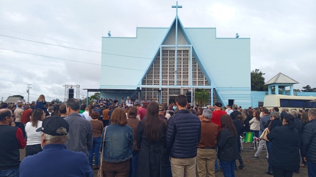 Milhares de fiéis agradecem e buscam novas graças na Romaria do Carvággio