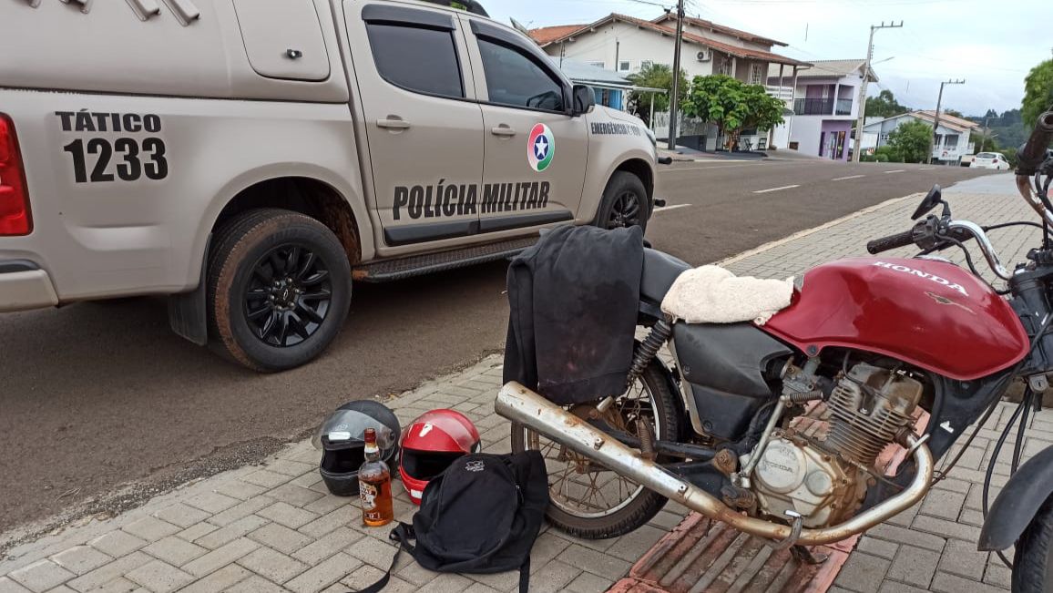 Menor suspeito de furtar mercado é apreendido ao ser flagrado com moto furtada
