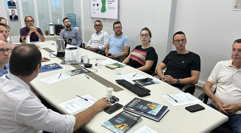 Fiesc apresenta projeto "Formação no Canteiro de Obras" na reunião do Sinduscon