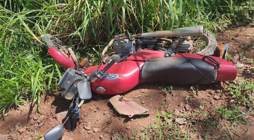 Motociclista sofre ferimentos graves em uma das pernas em colisão com veículo
