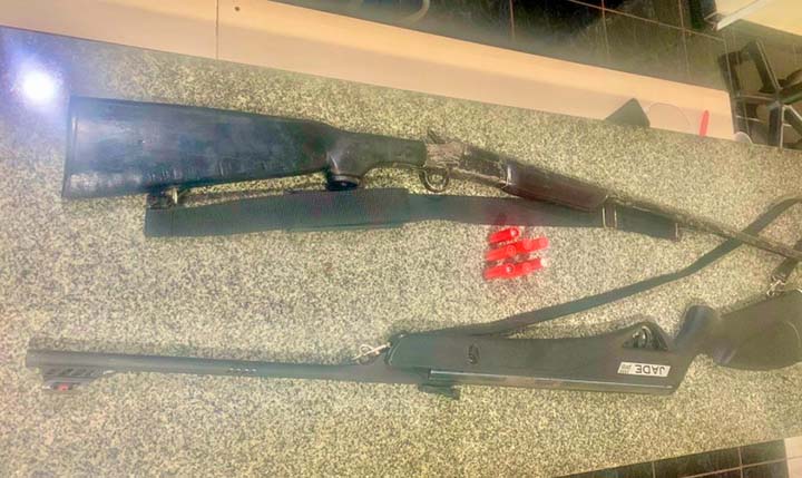 Duas espingardas são apreendidas em interior de Capitão