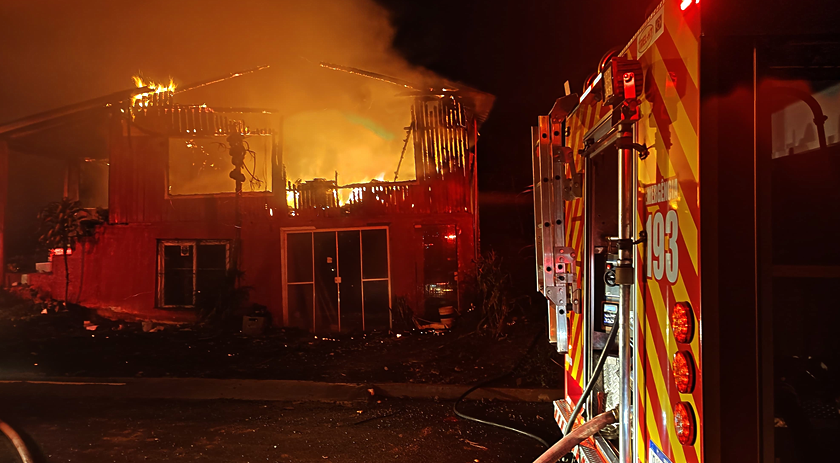 Incêndio deixa casa destruída