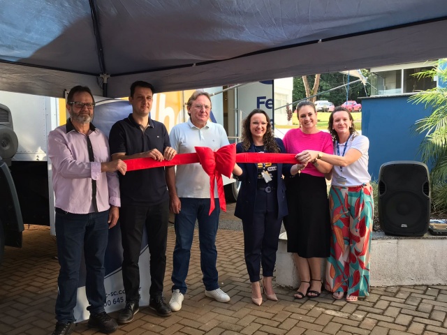 Caminhão do Sesc Saúde Mulher inaugura