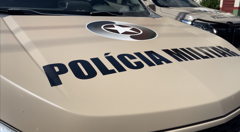 PM encontra crack ao lado de envolvidos com tráfico de drogas, mas nenhum assume propriedade do entorpecente