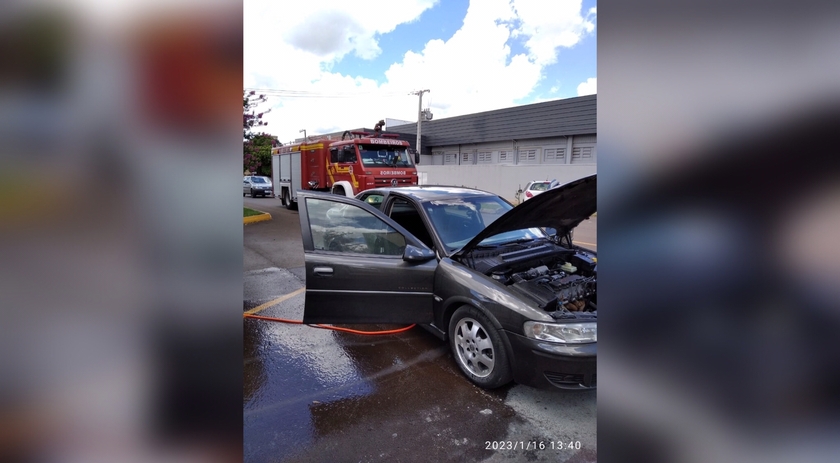 Princípio de incêndio causa prejuízo para proprietário de veículo