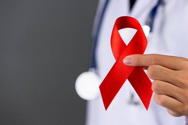 Brasil registra queda de óbitos por AIDS