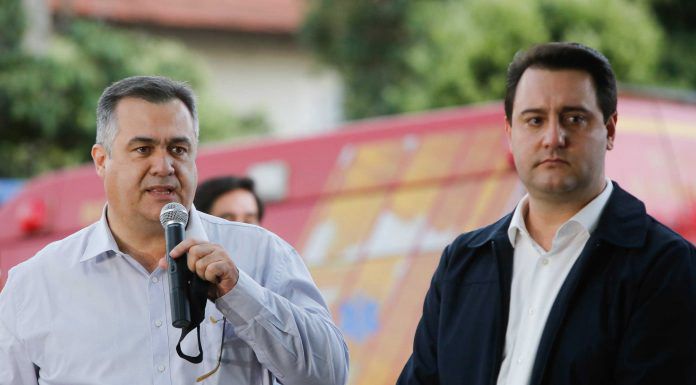 Advogado pede busca e apreensão de passaporte do governador e secretário de saúde do paraná por não cumprimento de decisão judicial