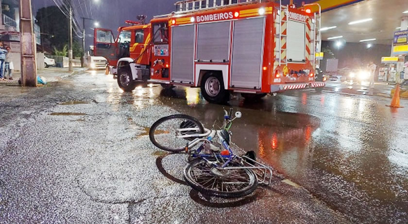 Ciclista é atingido por carro na Avenida Willy Barth