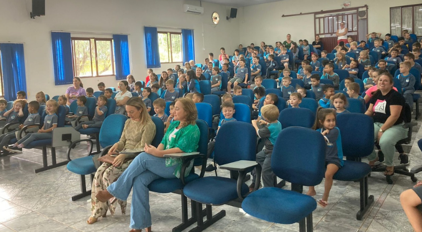 Município recebe etapa do projeto LITERACIA com espetáculos teatrais e distribuição gratuita de livros infantis