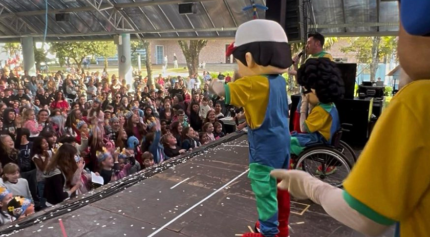 Festival do Cooperativismo reúne famílias na praça central