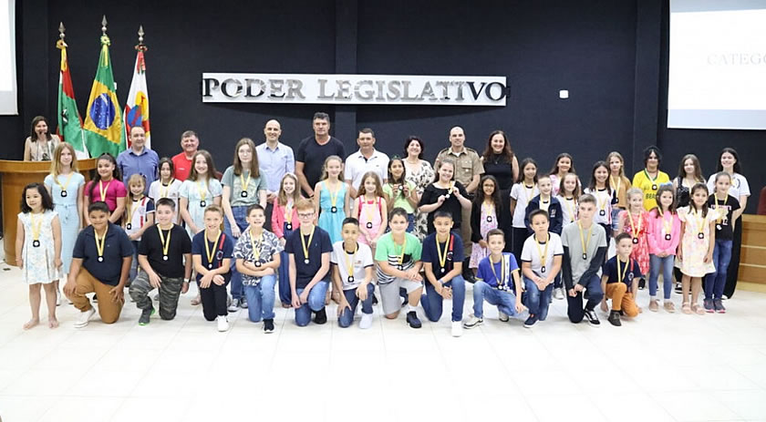 Projeto Educação no Trânsito premia concursos de desenho, slogan, poesia e redação