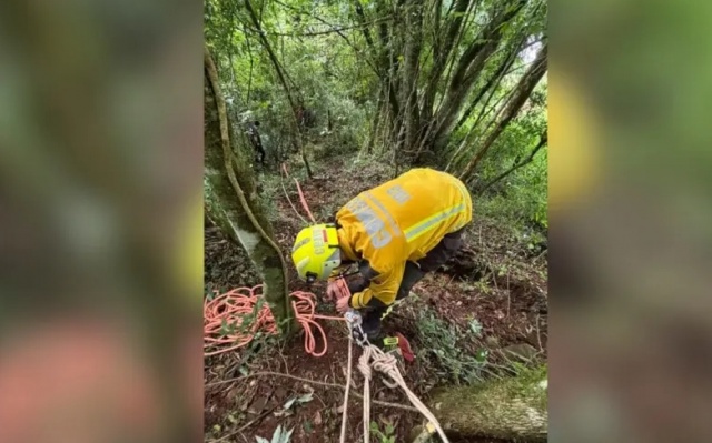 Homem é encontrado morto em área de difícil acesso no interior