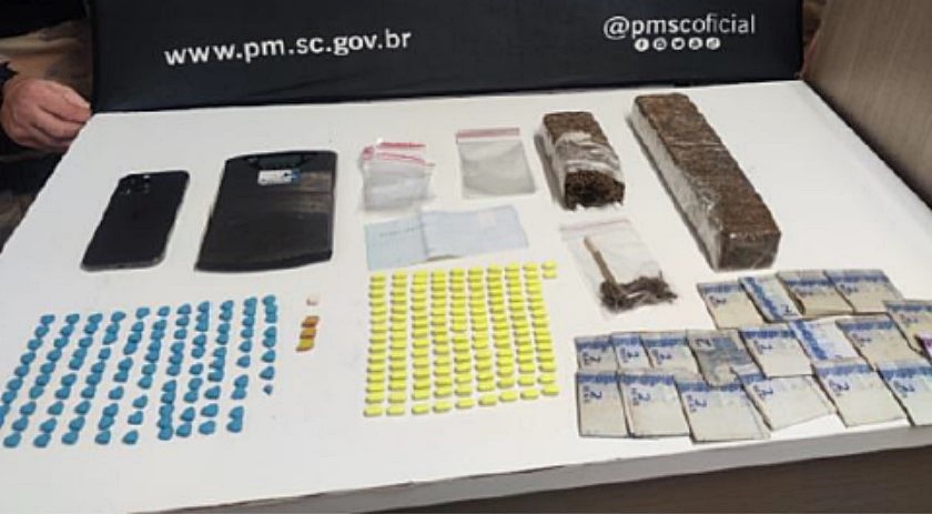 Desentendimento entre casal leva à descoberta de drogas