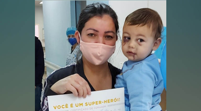 Bebê ferido em ataque a creche de SC recebe alta médica no Dia das Mães