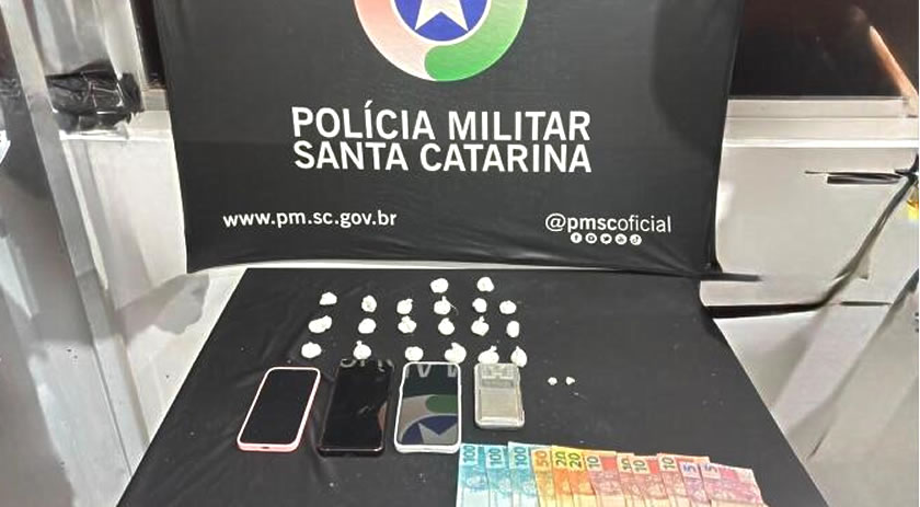 Casal de 19 anos é preso com cocaína e crack